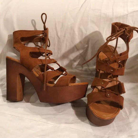 BAMBOO Shoes - Bamboo 7 blesses platform lace up clunky heel